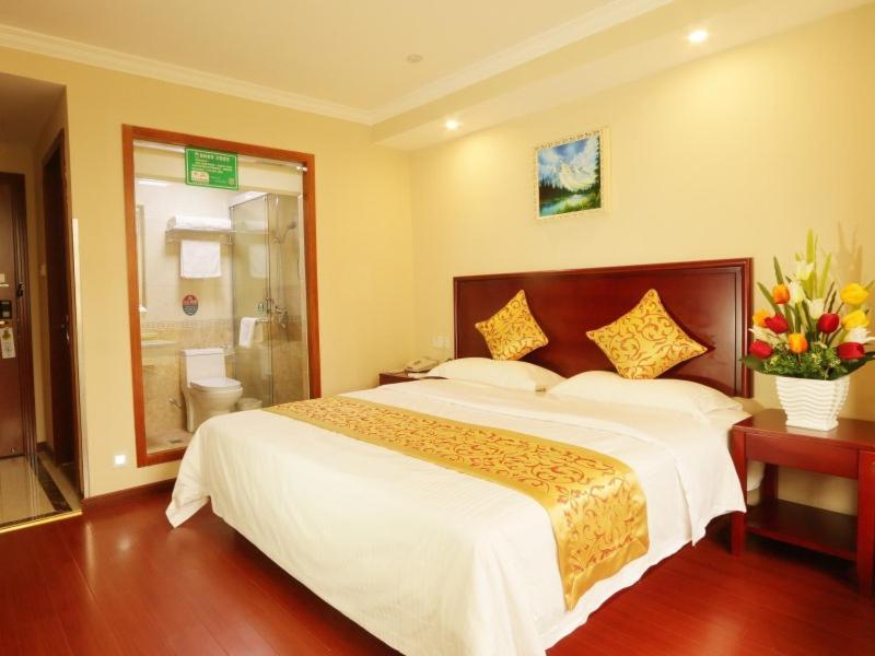 Greentree Inn Zhejiang Jiaxing West Zhongshan Road Vintage Car Building Express Hotel Exterior photo