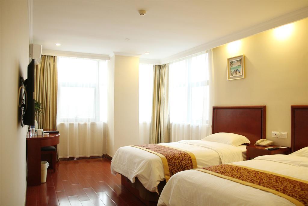 Greentree Inn Zhejiang Jiaxing West Zhongshan Road Vintage Car Building Express Hotel Exterior photo