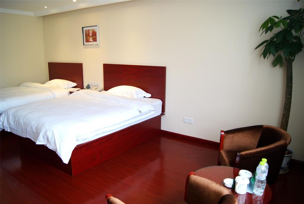 Greentree Inn Zhejiang Jiaxing West Zhongshan Road Vintage Car Building Express Hotel Exterior photo
