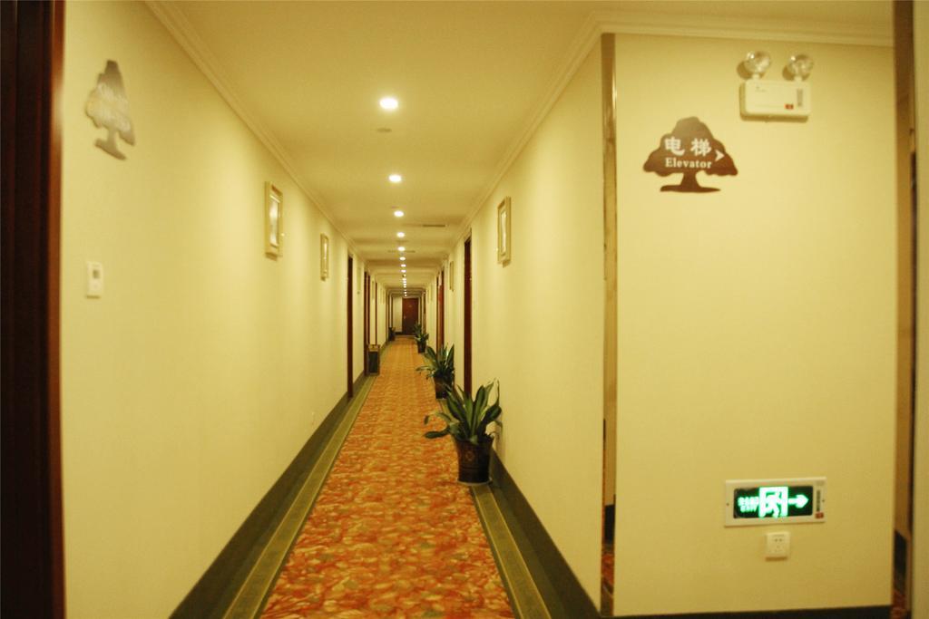 Greentree Inn Zhejiang Jiaxing West Zhongshan Road Vintage Car Building Express Hotel Exterior photo